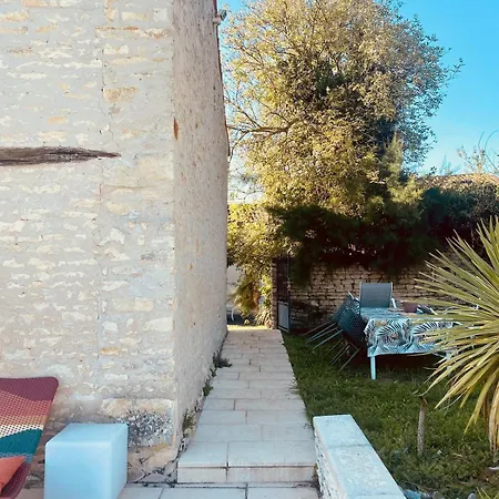 En Pierre Avec Piscine Privee Holiday home